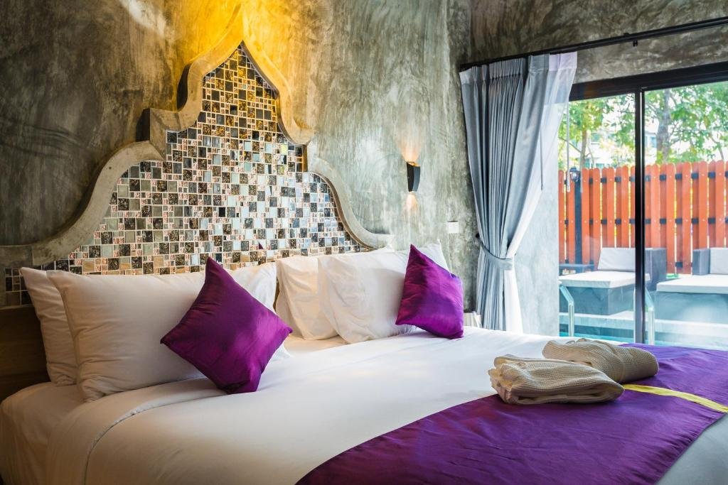 Deluxe Double or Twin Room with Pool Access