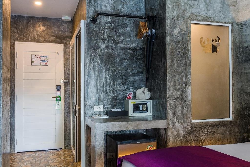 Deluxe Double or Twin Room with Pool Access