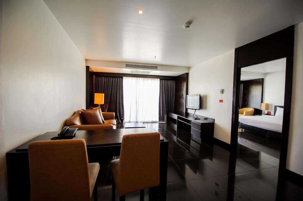 Executive Suite – City View