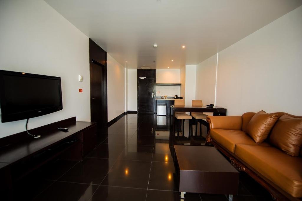 Executive Suite – City View