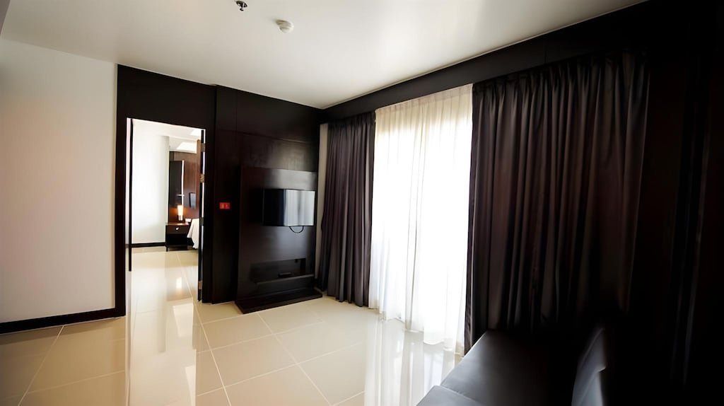 Executive Suite – City View
