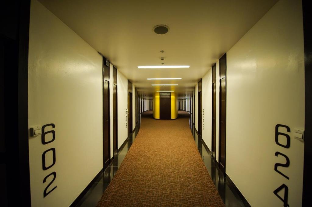 Deluxe City View Corner Room
