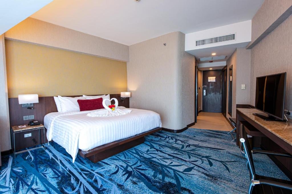 Privilege Double or Twin Bed Sky Wing