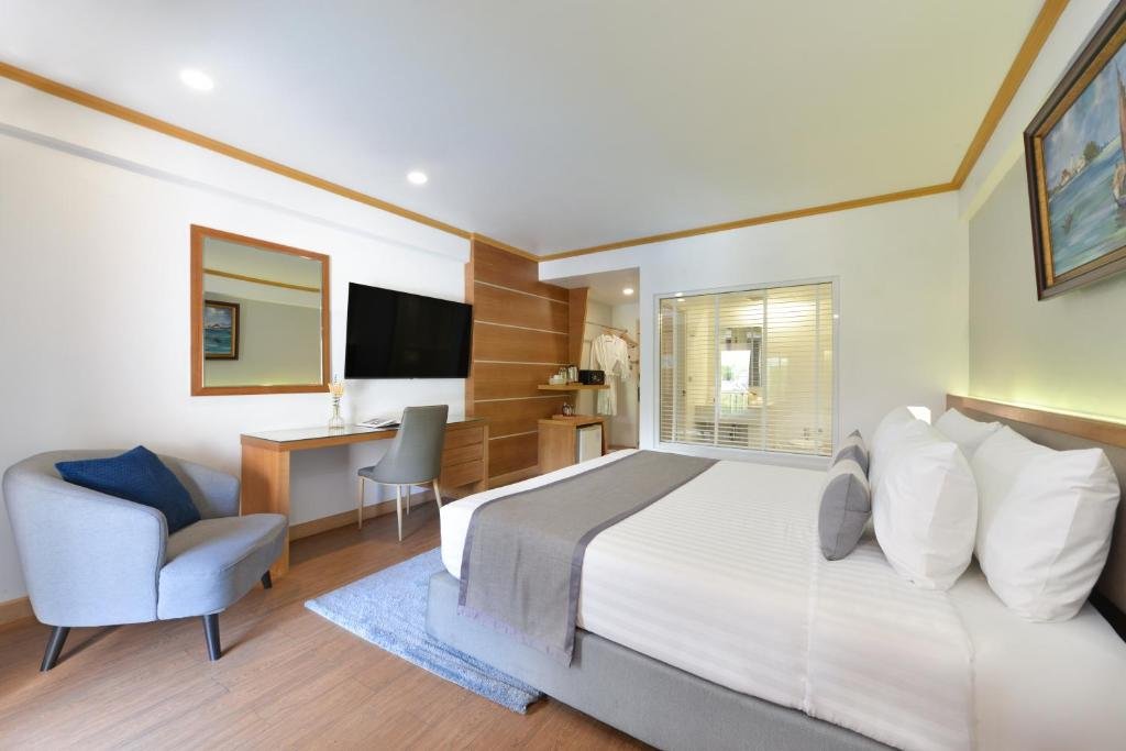 Deluxe Room with See-through Bathtub