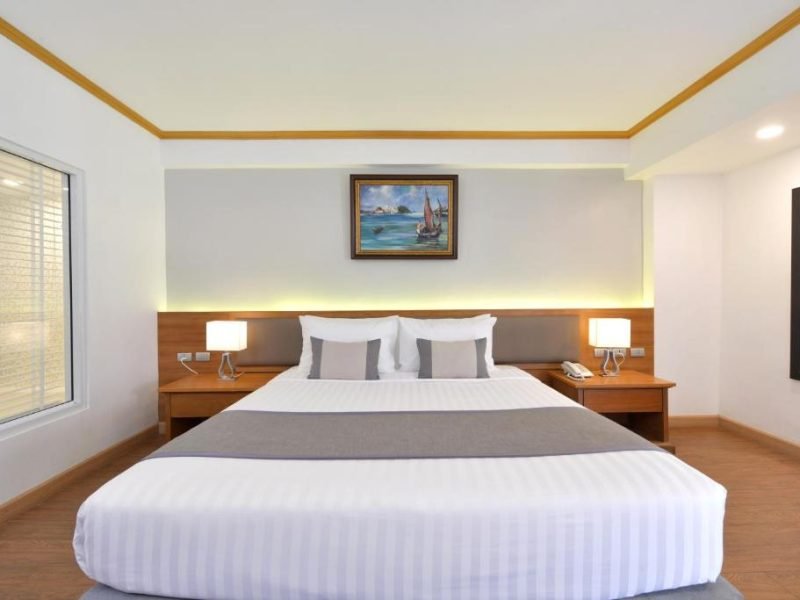 Deluxe Room with See-through Bathtub