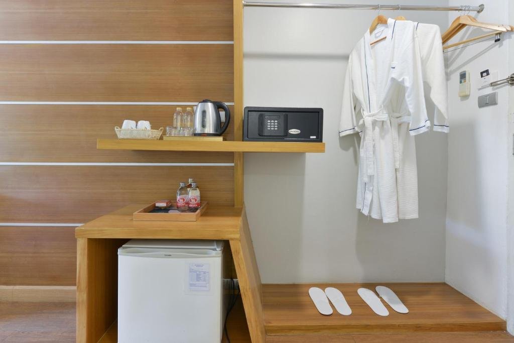 Deluxe Room with See-through Bathtub