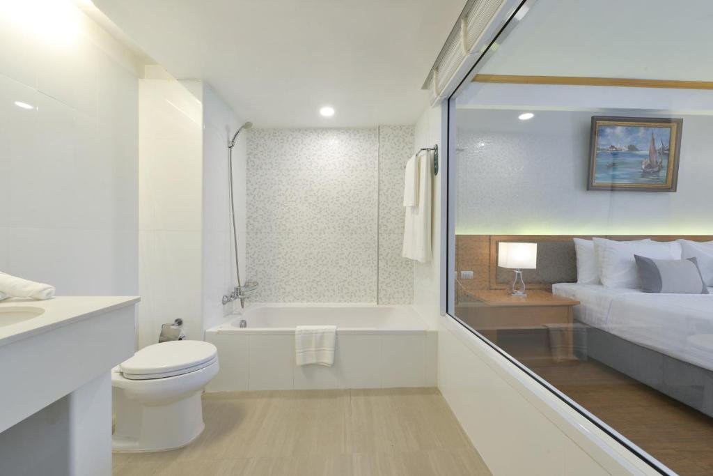 Deluxe Room with See-through Bathtub