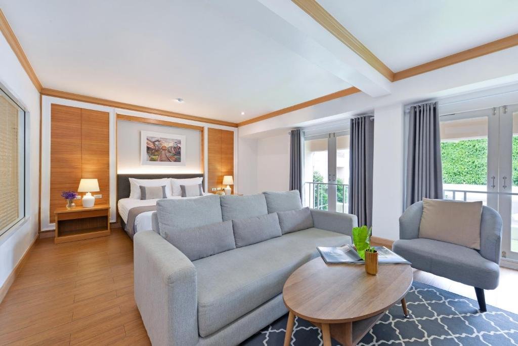 Suite Room King Bed with Living area