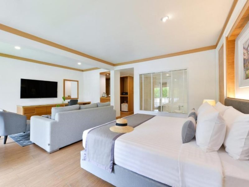 Suite Room King Bed with Living area