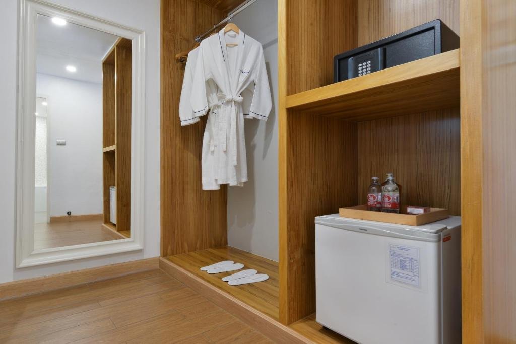 Suite Room King Bed with Living area