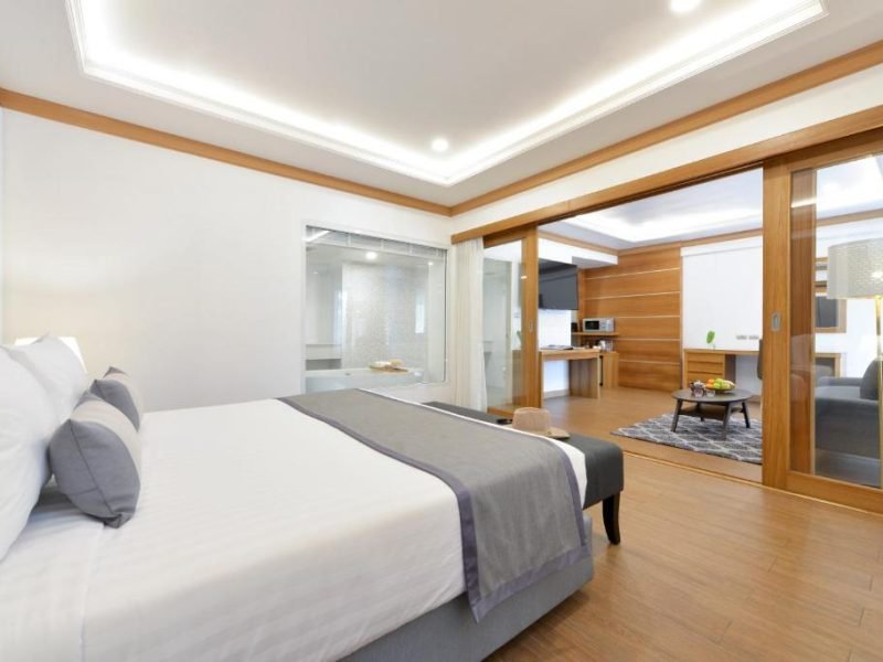 1 Bed Room Suite with Living area