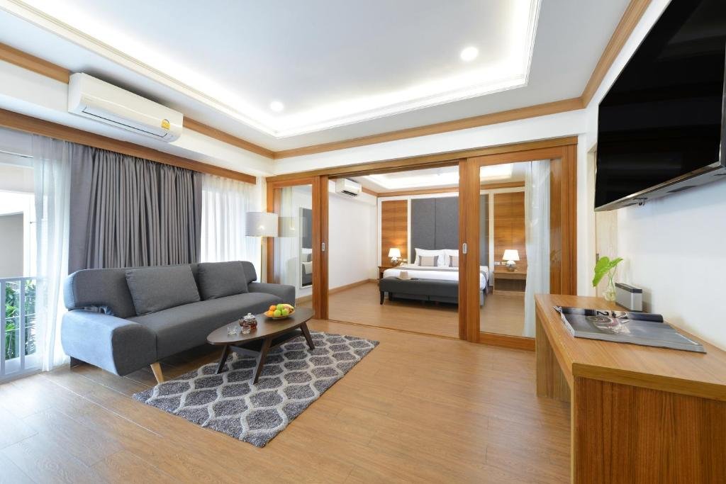 1 Bed Room Suite with Living area