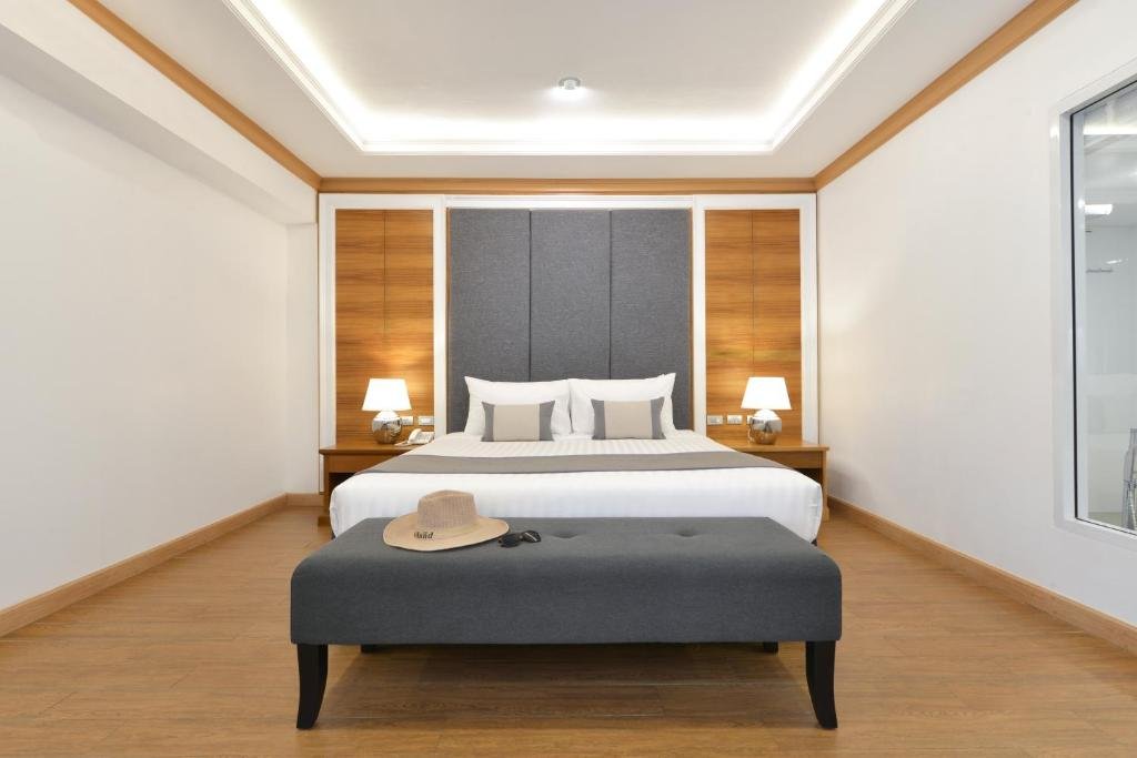 1 Bed Room Suite with Living area