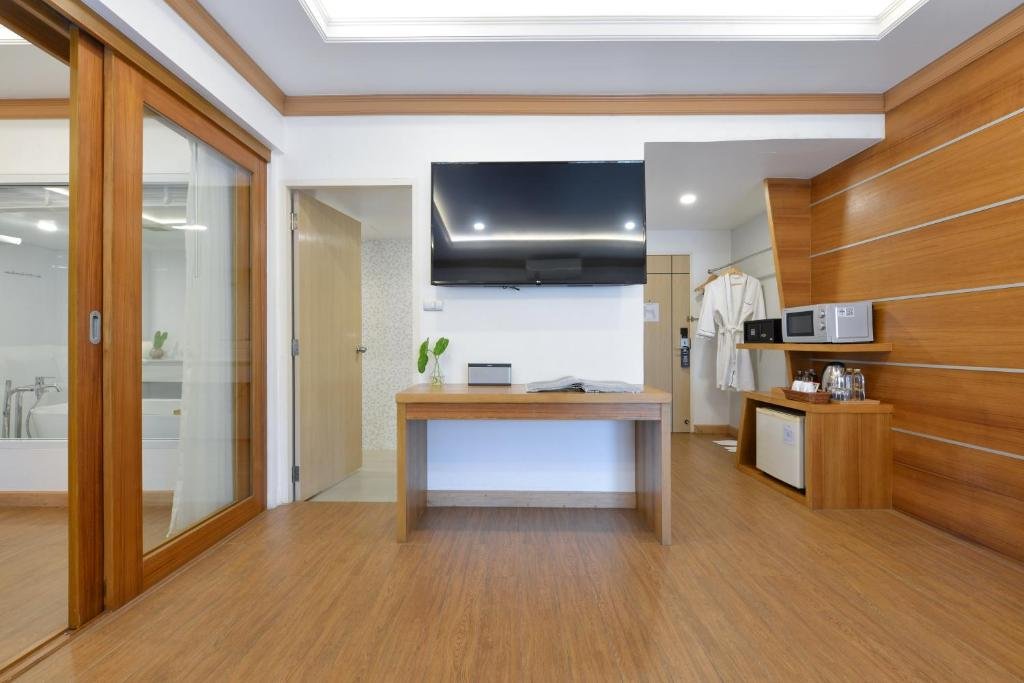 1 Bed Room Suite with Living area