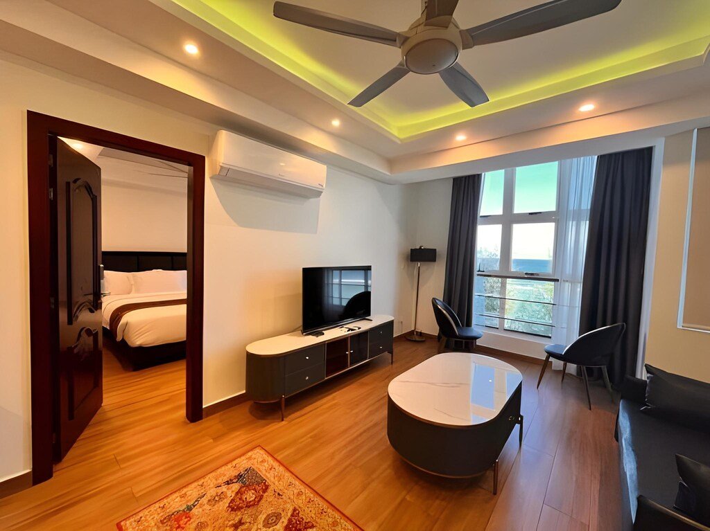 Deluxe Suite with Sea View