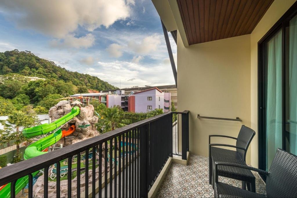 Grand Deluxe with Pool View