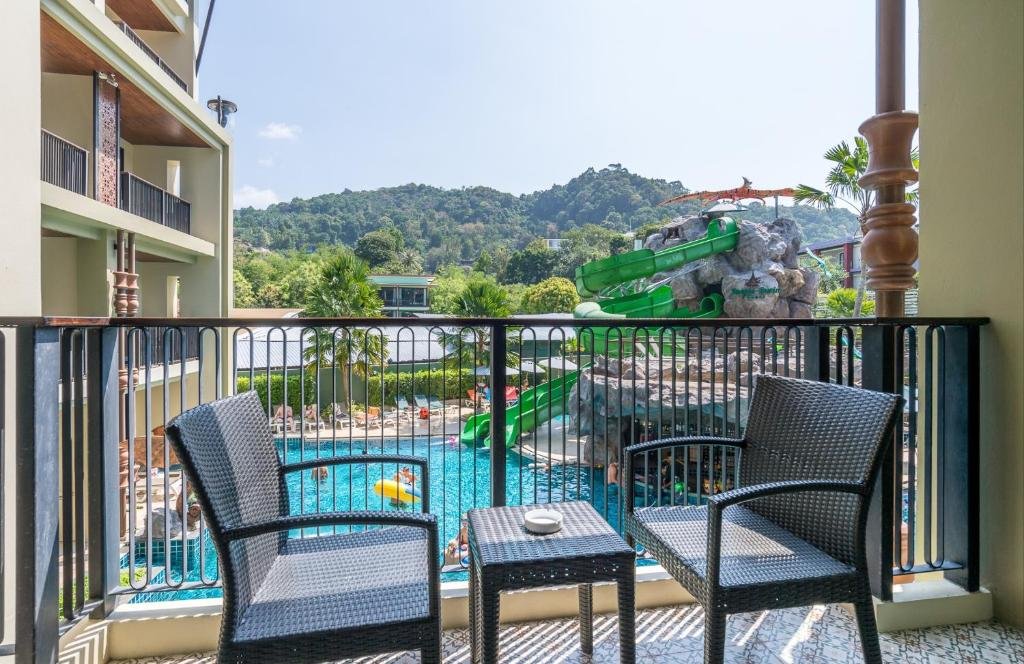 Grand Deluxe with Pool View