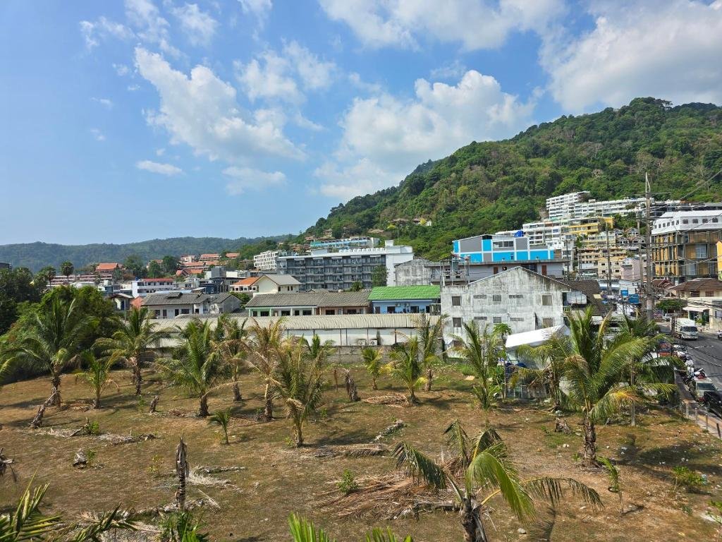 One-Bedroom Apartment with Balcony