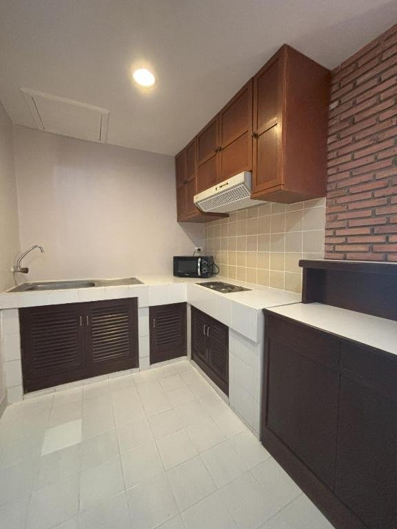 One-Bedroom Apartment with Balcony