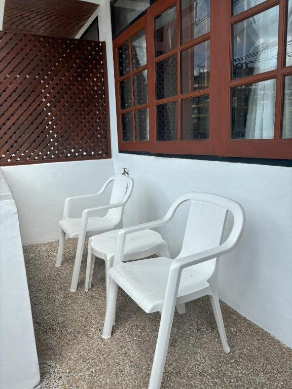 One-Bedroom Apartment with Balcony