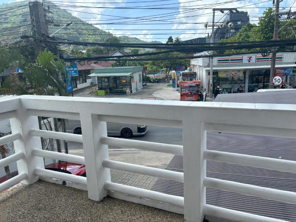 One-Bedroom Apartment with Balcony