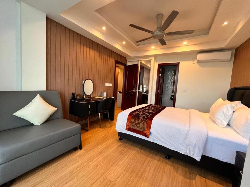 Deluxe Suite with Sea View