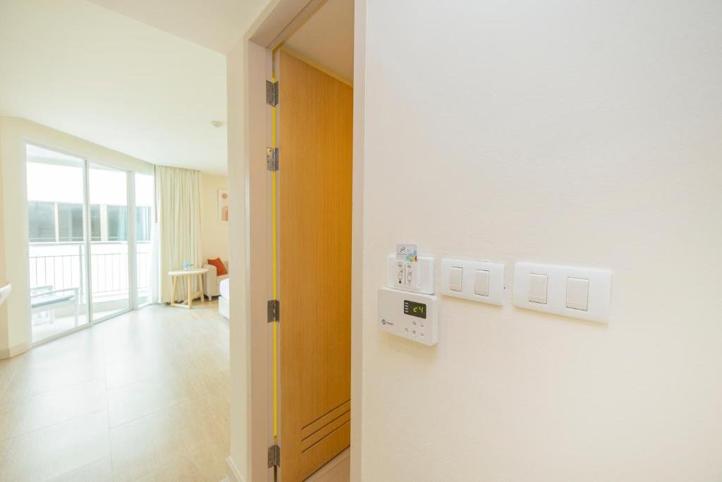 Deluxe Double or Twin Room with City View