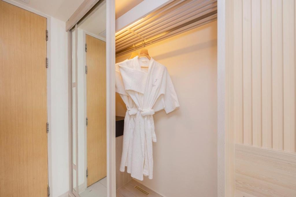 Deluxe Double or Twin Room with City View