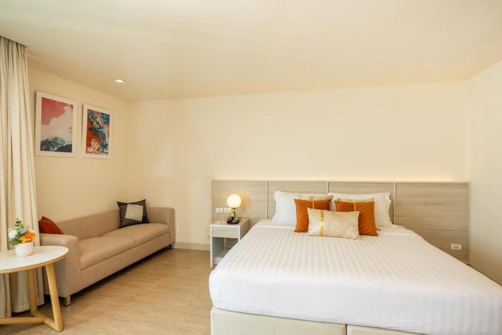 Deluxe Double or Twin Room with City View
