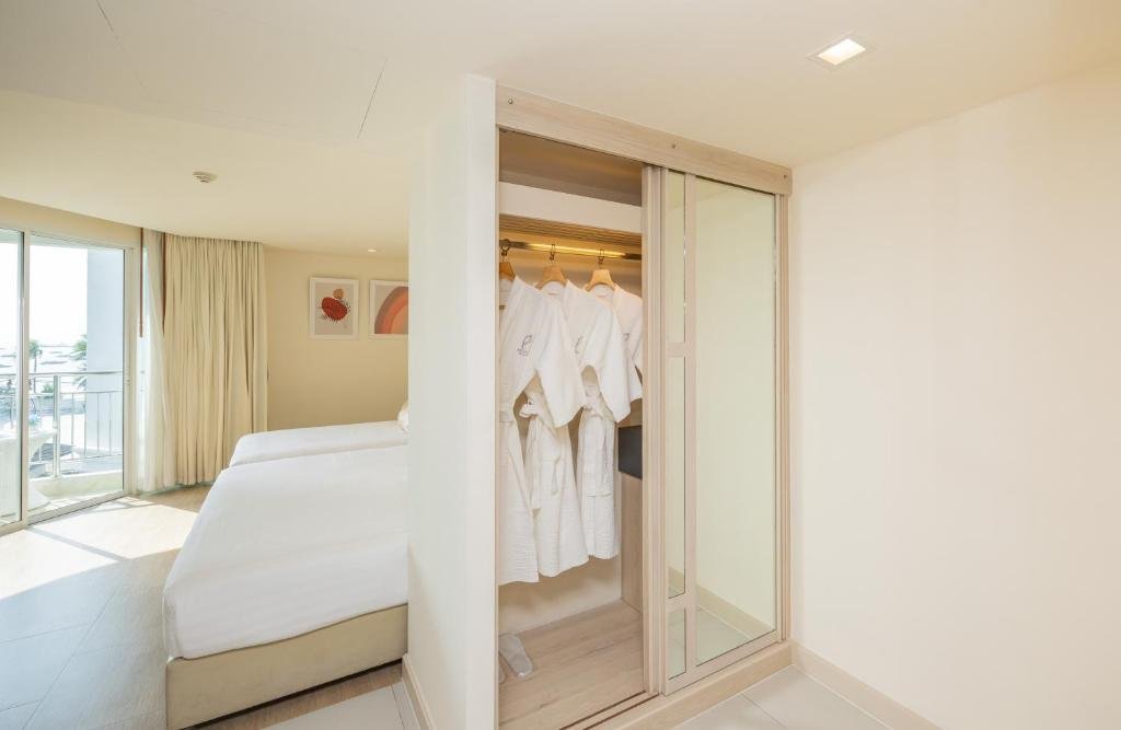 Triple Room with City View