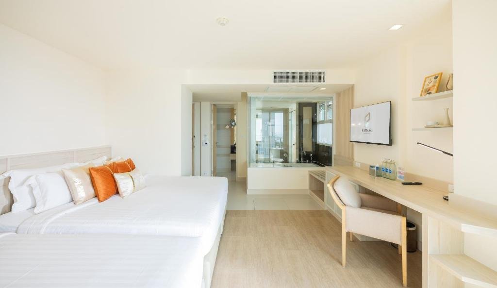 Triple Room with City View