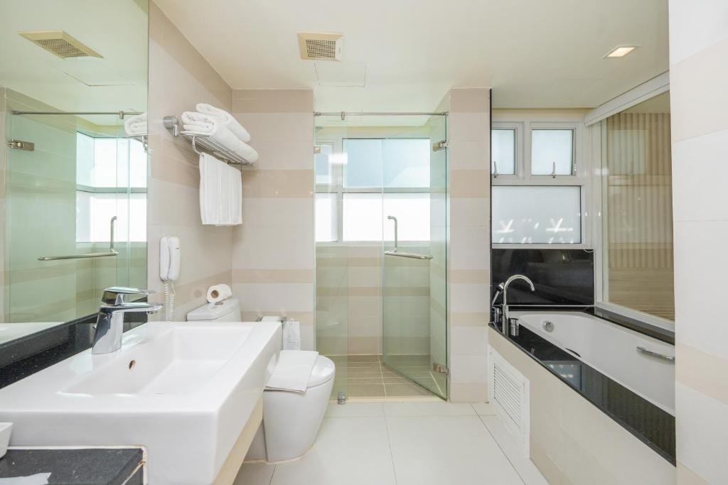 Triple Room with City View