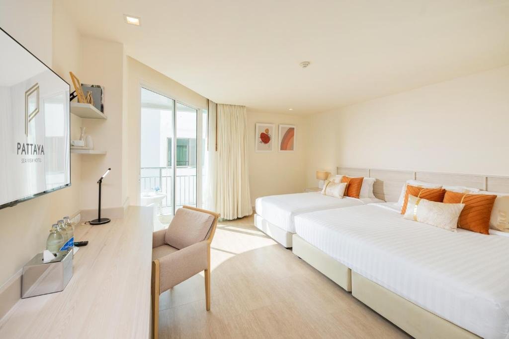 Triple Room with City View