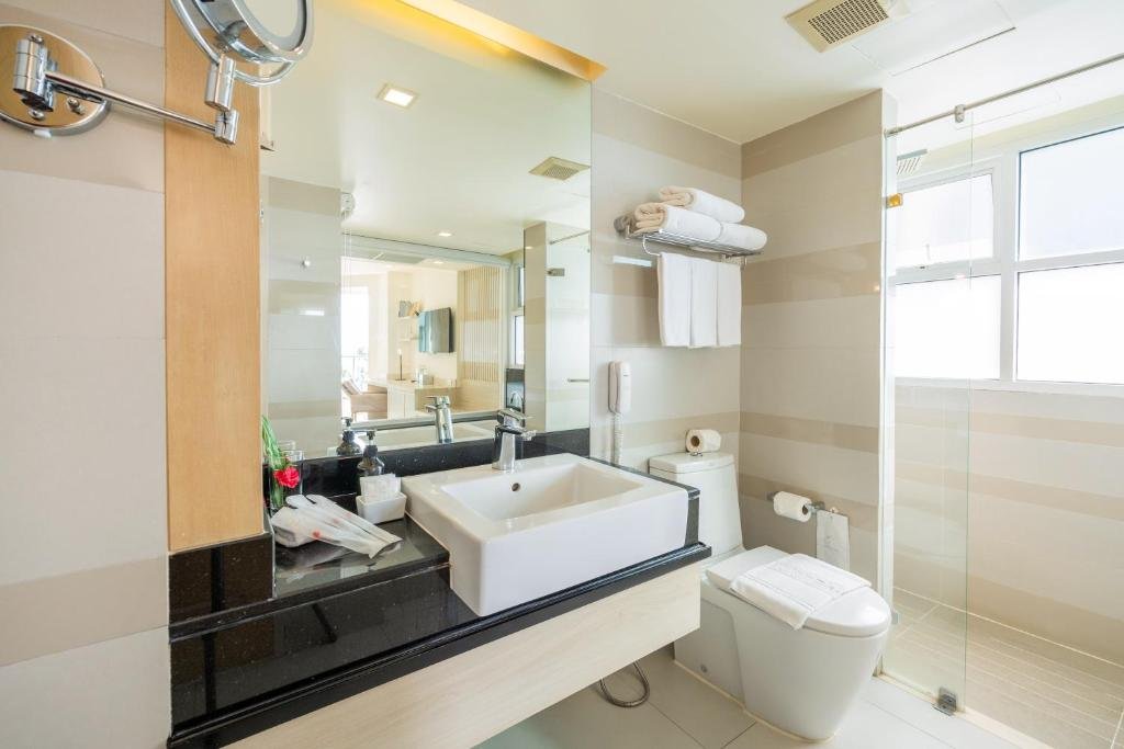 Triple Room with City View
