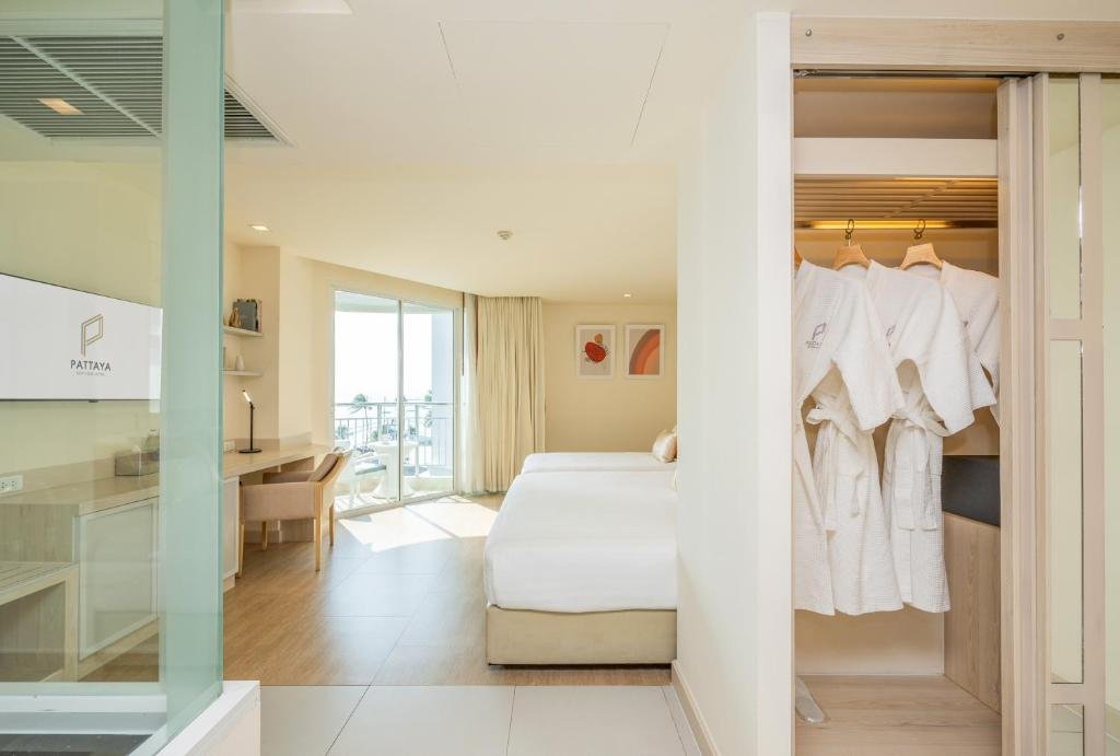 Triple Room with City View