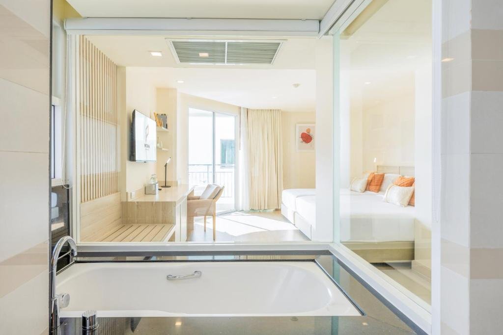 Triple Room with City View