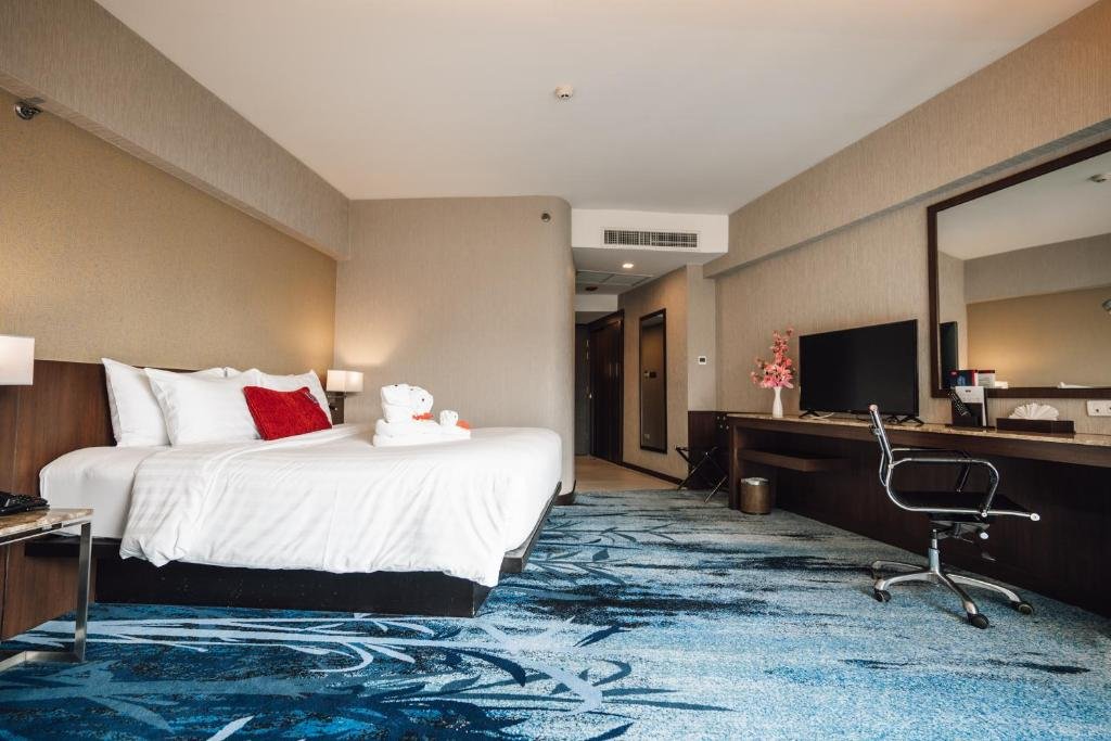 Privilege Double or Twin Bed Sky Wing