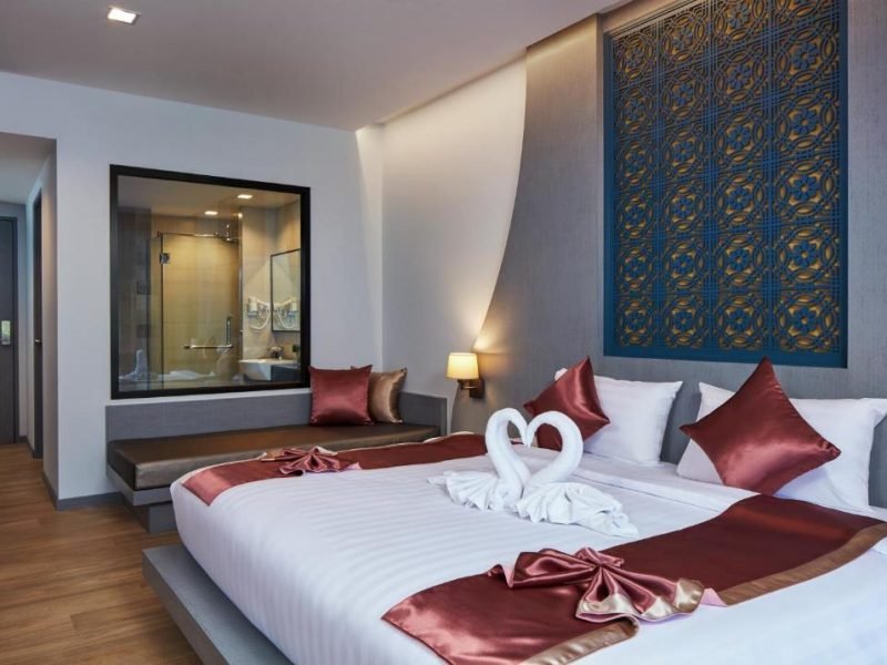 Grand Deluxe Pool Access