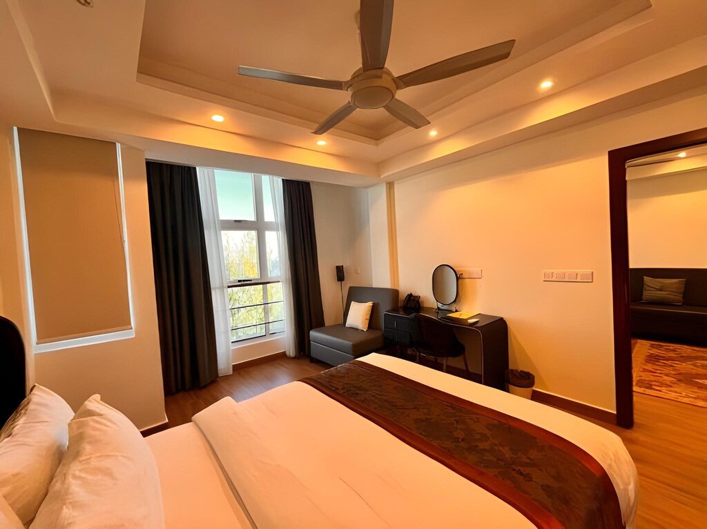 Deluxe Suite with Sea View