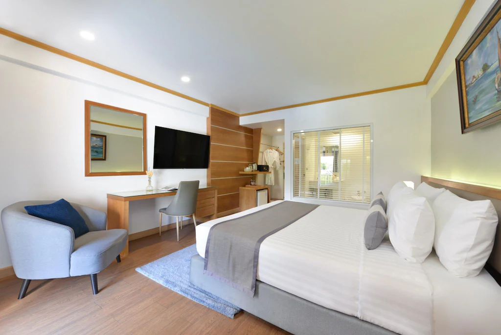 Deluxe Room with See-through Bathtub