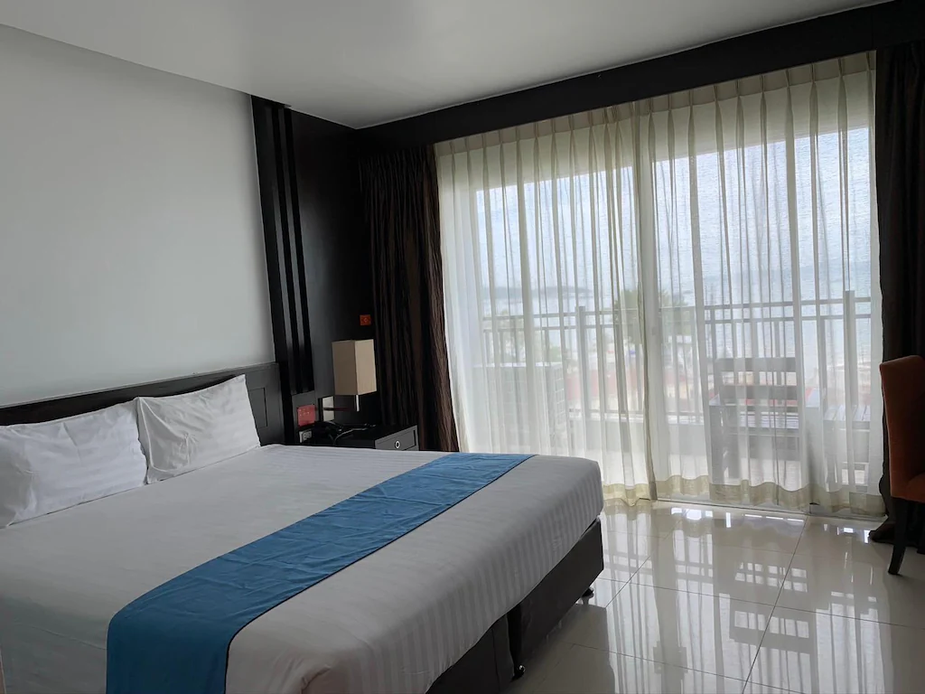 Executive Suite – City View