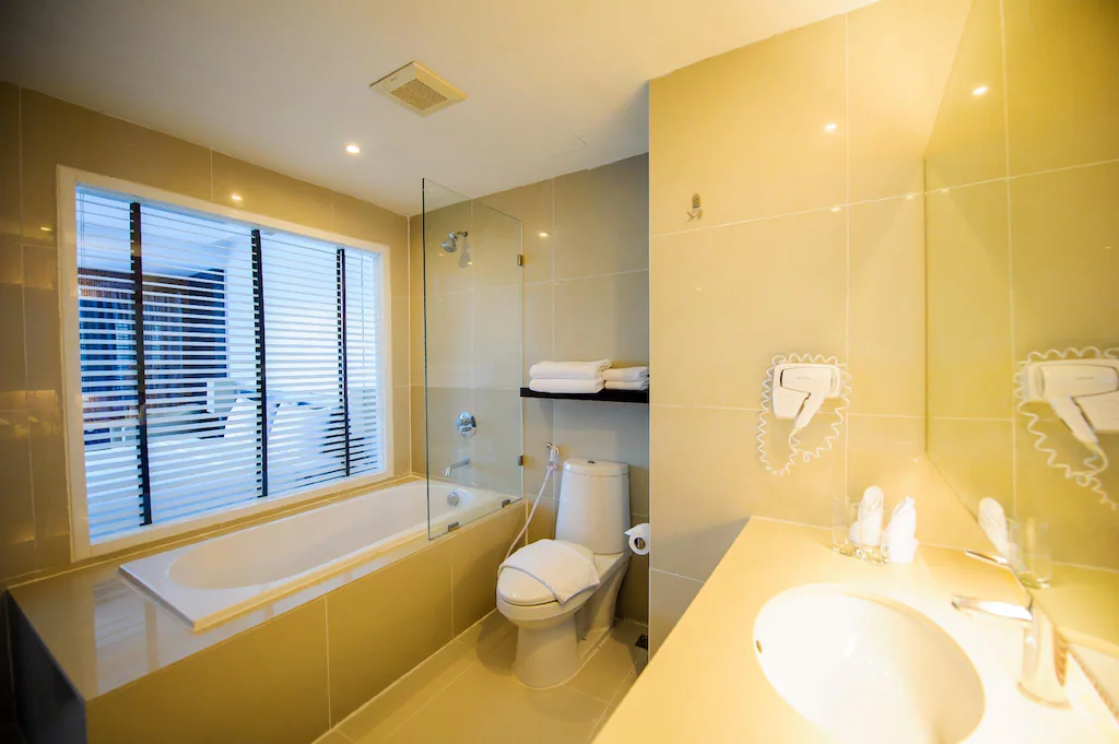 Deluxe City View Corner Room