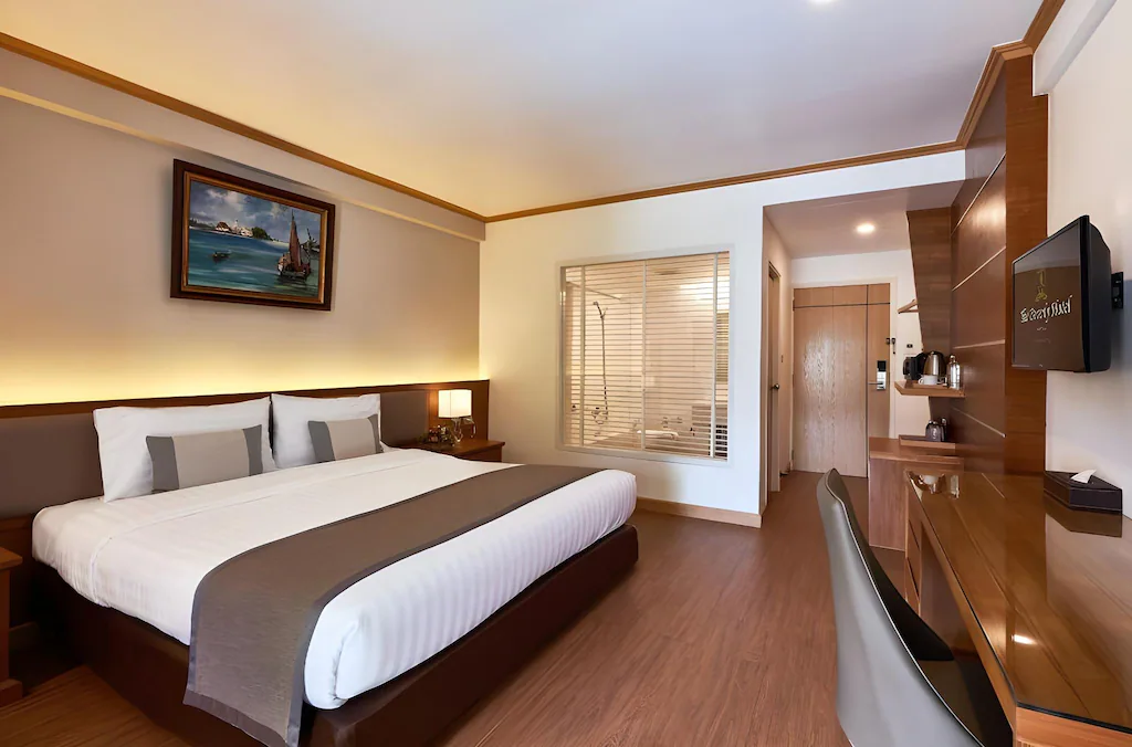 Deluxe Room with See-through Bathtub