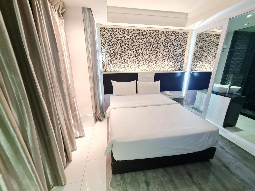 Annexe Superior Queen Room – No Window (non-smoking room)