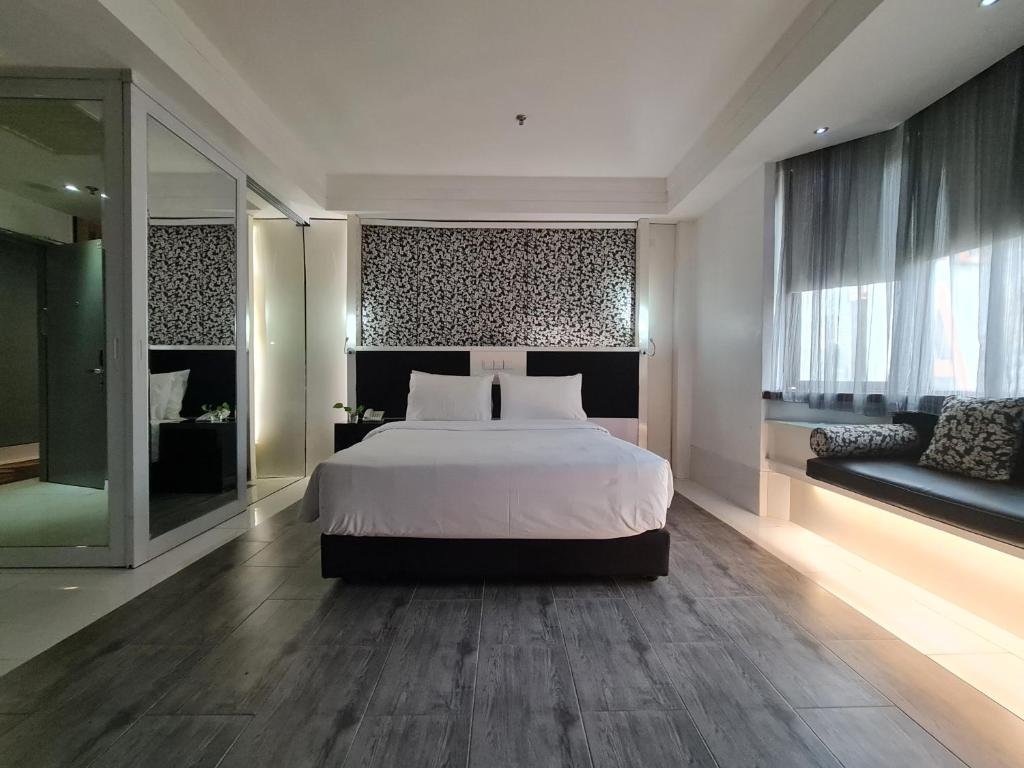 Annexe Deluxe Queen Room (non-smoking room)