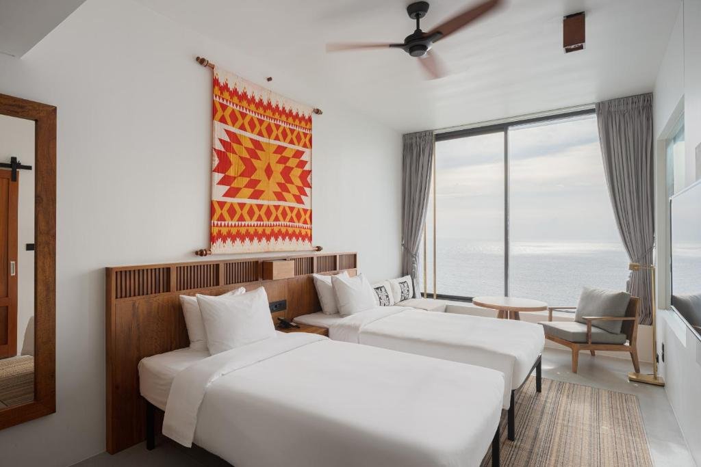 Superior Twin (City View/Sea View)