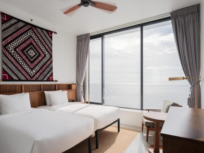 Standard Twin (Sea view/City view)