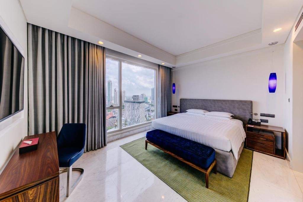 Suite with Lake View