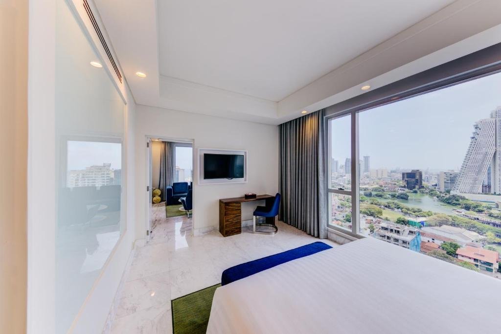 Suite with Lake View