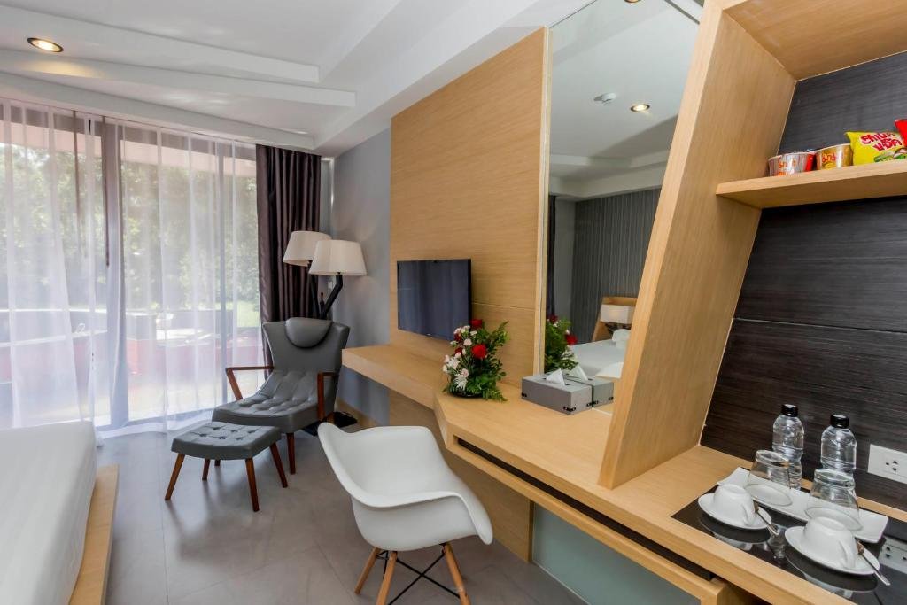 Deluxe Room With Pool Access